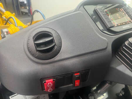 Kolové nakladače 2025 Komatsu WA80M-8E0 DEMO (18)