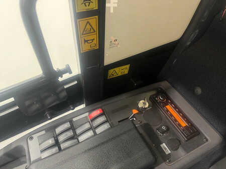 Kolové nakladače 2025 Komatsu WA80M-8E0 DEMO (21)