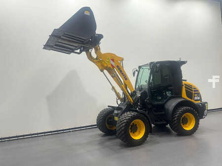 Kolové nakladače 2025 Komatsu WA80M-8E0 DEMO (26)