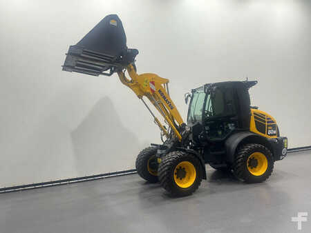 Kolové nakladače 2025 Komatsu WA80M-8E0 DEMO (27)