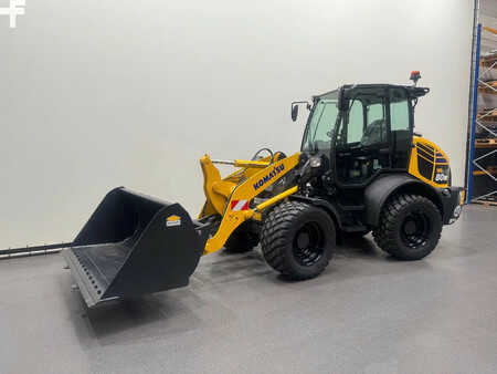 Kolové nakladače 2026 Komatsu WA80M-8E0 NIEUW (1)