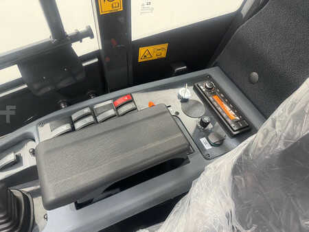 Kolové nakladače 2026 Komatsu WA80M-8E0 NIEUW (16)