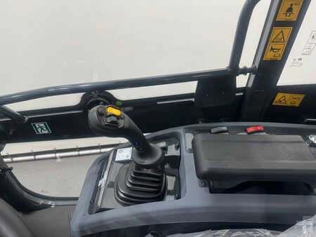 Kolové nakladače 2026 Komatsu WA80M-8E0 NIEUW (17)