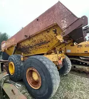 Nivelohjatut dumpperit 2003 Volvo A25D dumpervogn (4)