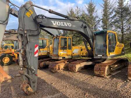 Escavadora de rastos 2004 Volvo EC180B (1)