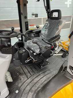 Starrer Baggerlader 2025 JCB 4CX Pro Dual drive (4)