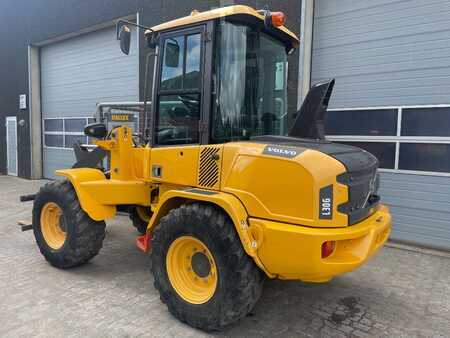 Kompaktikuormaajat 2018 Volvo L30G (2)