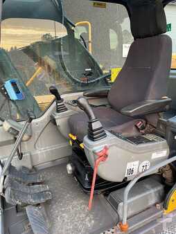 Hydraulic Excavators 2002 Volvo EC240B (4)