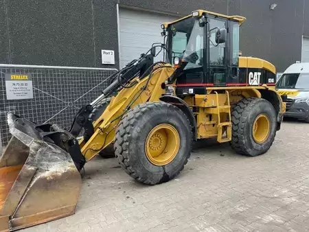 Kolové nakladače 2003 Caterpillar 924G (1)