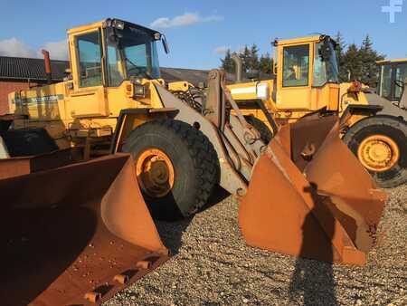 Carregadeira de rodas 1995 Volvo L120C (1)