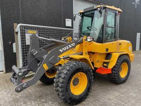 Kompaktikuormaajat 2023 Volvo L30GS / HS (1)