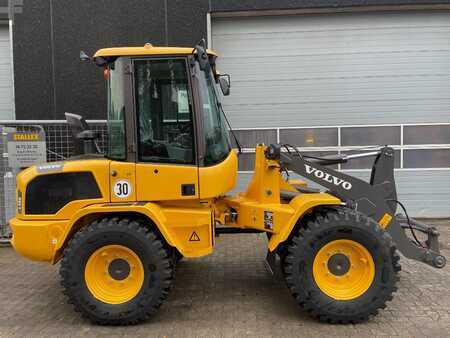 Kompaktikuormaajat 2023 Volvo L30GS / HS (3)