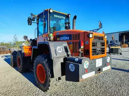 Pyöräkuormaajat 2014 Komatsu WA200PZ (1)