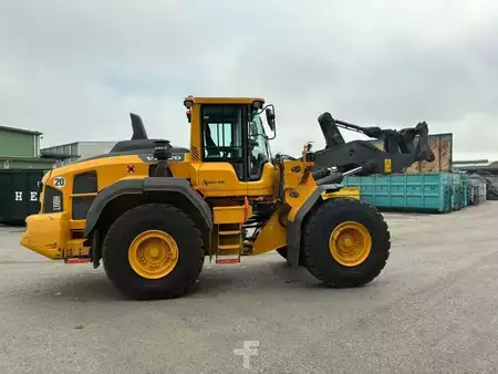 Kolové nakladače 2022 Volvo L110H (1)