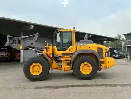 Kolové nakladače 2022 Volvo L110H (2)