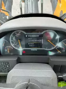 Kolové nakladače 2022 Volvo L110H (7)