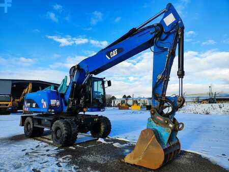 Pelle sur pneus 2010 Caterpillar M322D (3)