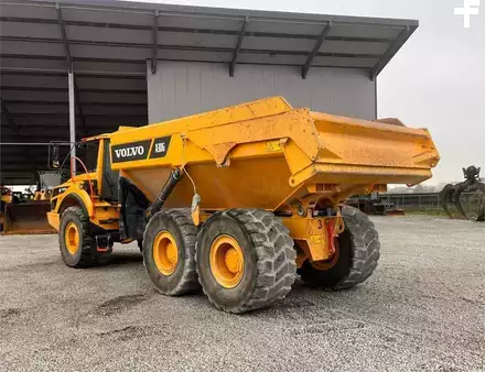 Nivelohjatut dumpperit 2022 Volvo A30G (1)