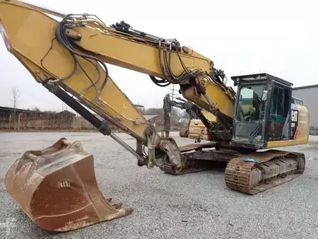 Beltegraver 2018 Caterpillar 326FLN (2)