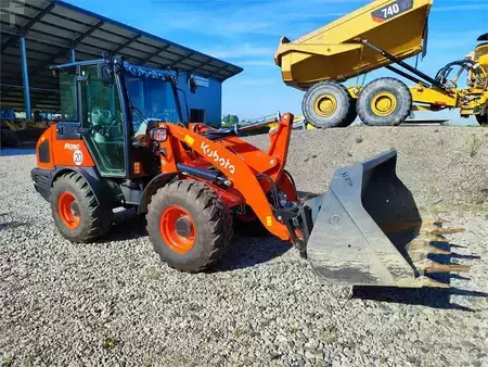 Pyöräkuormaajat 2022 Kubota R090 (2)