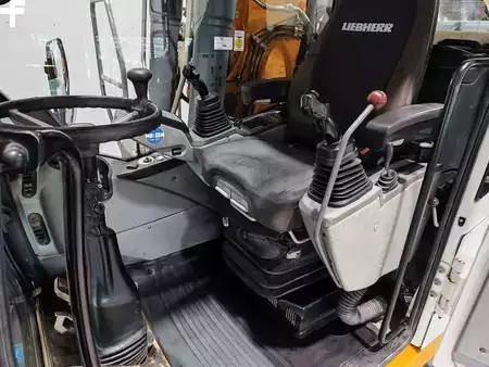 Mobiele graafmachines 2015 Liebherr A920 Litronic (5)