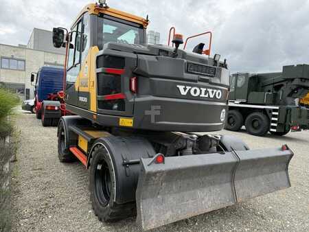 Escavadora de rodas 2022 Volvo EWR130E (1)