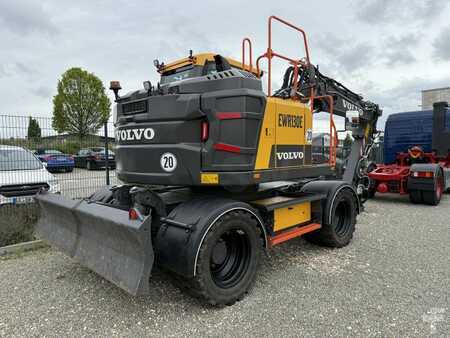 Escavadora de rodas 2022 Volvo EWR130E (2)
