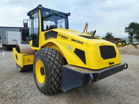 Compacteur á dechets 2020 BOMAG BW 213 D-5 (1)