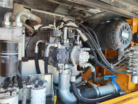 Pelles sur chenilles 2015 Liebherr R920 (8)