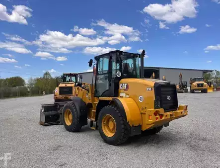 Kolové nakladače 2021 Caterpillar 910 (1)