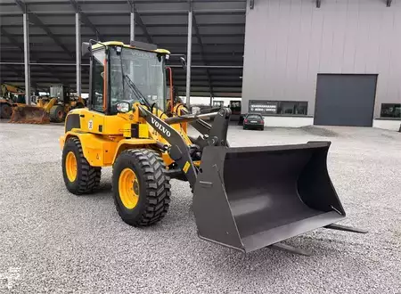 Chargeuse sur pneus 2026 Volvo L30HS (2)