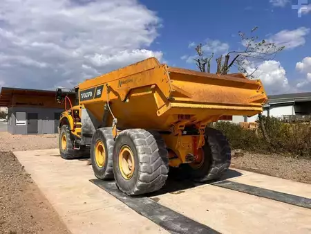 Nivelohjatut dumpperit 2022 Volvo A30G (1)