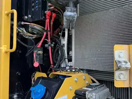 Korečková rýpadla 2020 Caterpillar 325FL CR (9)