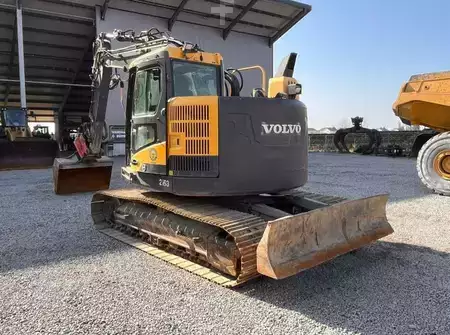 Escavatori cingolati 2015 Volvo ECR145DL (1)