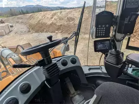 Kerekes rakodó 2018 Liebherr L580 X-Power (5)