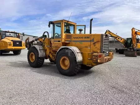 Kolové nakladače 1992 Volvo L 120 B (1)
