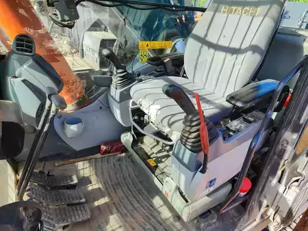 Koparki gąsienicowe 2019 Hitachi KTC390-6 (5)