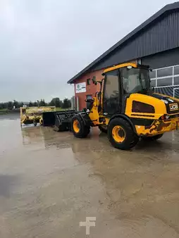 Wielladers 2007 JCB 407 AGRI (2)