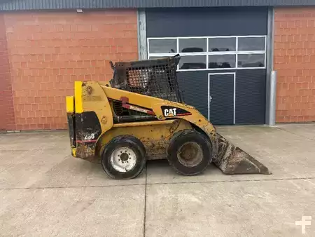 Kompaktikuormaajat 2003 Caterpillar 236 (1)