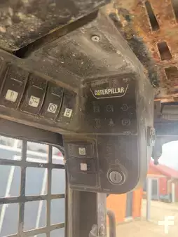 Kompaktikuormaajat 2003 Caterpillar 236 (14)