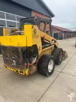 Kompaktikuormaajat 2003 Caterpillar 236 (8)