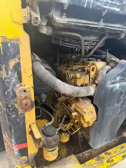 Kompaktikuormaajat 2003 Caterpillar 236 (9)