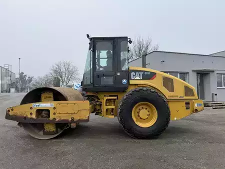 Tiejyrät 2011 Caterpillar CS 56 (1)