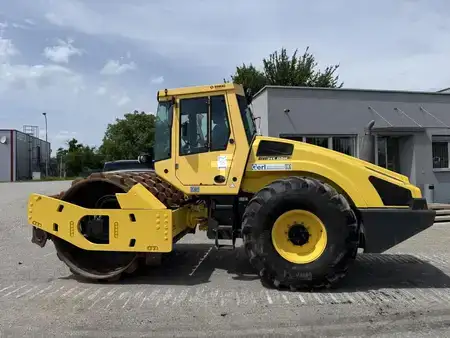 Komprimator 0 BOMAG BW 213 PDH-4 (1)
