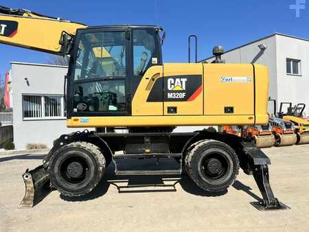 Mobilní bagry 2016 Caterpillar M 320 F (2)