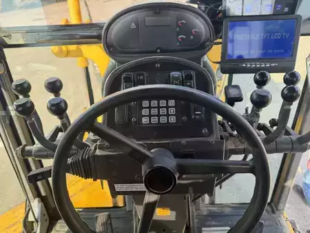 Równiarki 2006 Volvo G 946 AWD (12)