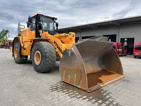 Pyöräkuormaajat 2020 Hyundai HL 975 (2)
