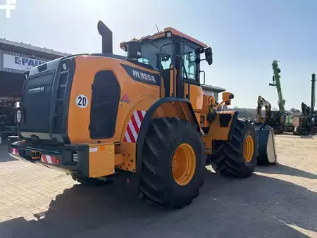 Kolové nakladače 2023 Hyundai HL955A (2)