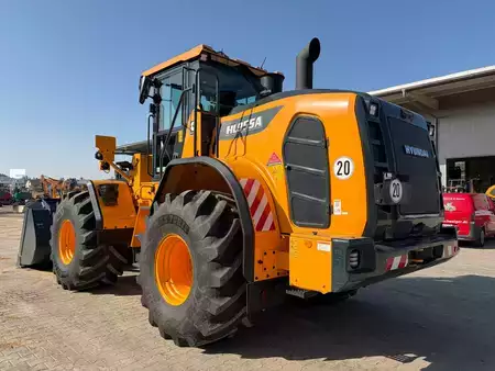 Kolové nakladače 2023 Hyundai HL955A (3)