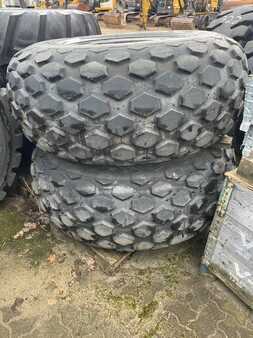 Ostatní 0 Hamm 2x 23.1-26 Reifen mit Felge / tyres with rims (1)